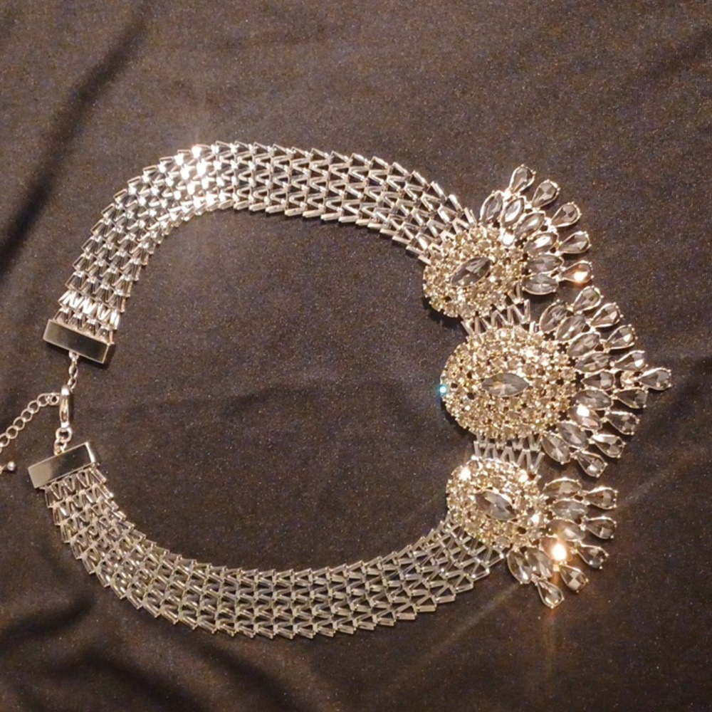 NEW NECKLACE FROM PARK LANE COLOR SILVER